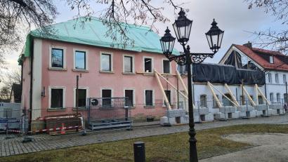 Bild: sne
Die Verwaltungsgebäude werden modernisiert. Manche Stadträte stört der Anblick bei Veranstaltungen.