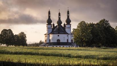 Bild: Thomas Kujat/Oberpfälzer Wald/exb
Die aufgelisteten Wanderungen in der Broschüre führen zu Highlights wie der Dreifaltigkeitskirche Kappl bei Waldsassen.