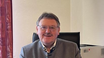 Bild: rha
Als Rathaus-Chef wird sich Vilsecks Bürgermeister Hans-Martin Schertl noch zwei Jahre für die Stadt Vilseck einsetzen. Am Samstag feiert er seinen 65. Geburtstag.