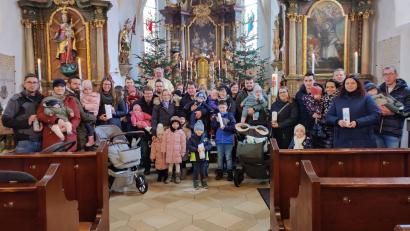 Bild: Ruth Höpfl/exb
In der Pfarreiengemeinschaft Oberköblitz-Wernberg fand wieder ein Täuflingsgottesdienst statt.