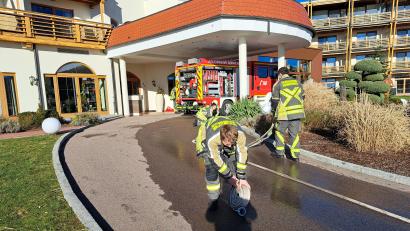 Bild: Hirsch
Ein Feuerwehreinsatz war am Sonntagnachmittag in einem Hotel in Hofenstetten vonnöten.