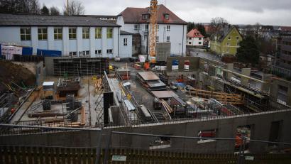 Bild: szl
Die Baukosten für die neue Zweifachturnhalle der Mittelschule Tirschenreuth sind um zwei Millionen Euro gestiegen.