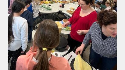 Bild: do
Der Deutsch-französische Tag endete in der Grundschule Speinshart mit einem vom Elternbeirat aufgebauten französischen Buffet,