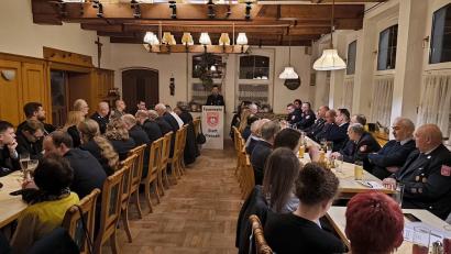 Bild: jma
Zahlreiche Mitglieder sind bei der Jahreshauptversammlung der Feuerwehr Pressath anwesend und stimmen unter anderem über eine Satzungsänderung ab.