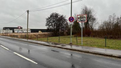 Bild: ihl
Das Reha- und Gesundheitszentrum "Vorum" (im Hintergrund) ist im Bau. Auf dem freien Nachbargrundstück Sauerzapfstraße 3 entsteht jedoch kein Ärztehaus.