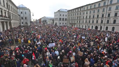 Bild: Karl-Josef Hildenbrand, dpa
Menschen demonstrieren am 21. Januar in München gegen Rechtsextremismus.