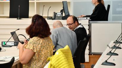 Archivbild: Petra Hartl
Das Landgericht LG Amberg hat im Fall der gefährlichen Körperverletzung, Vergewaltigung und Freiheitsberaubung an einer Ehefrau entschieden. Jörg Jendricke verteidigte den Angeklagten.