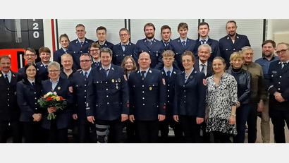 Bild: R. Kreuzer
Ehrungen und Ergänzungswahlen standen auf der Tagesordnung der Jahreshauptversammlung der Feuerwehr Rothenstadt.