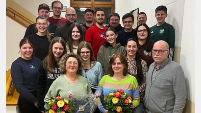 Bild: Blaskapelle Reuth bei Erbendorf/exb
Dank galt den Leiterinnen Diana Uhl und Monika Meiler (vorne, von links) für ihre Unterstützung der Reuther Nachwuchsmusiker.