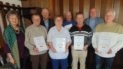 Bild: fnk
Ehrengäste und Geehrte beim Club Solidarität: (von links) Dritte Bürgermeisterin Hildegard Geismann, Werner Kirschner, Landrat Richard Reisinger, Petra Kohler, Norbert Christinger, Horst Kohler, Hans-Jürgen Reitzenstein und Hermann Christinger.