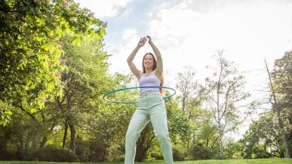 Symbolbild: Christin Klose/dpa
Die Volkshochschule Nabburg bietet in diesem Semester ein Schnupper-Angebot für Hula-Hoop an.