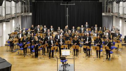 Bild: Stefan Effenhauser/exb
Die Bläserphilharmonie Regensburg kommt mit Cellistin Joanna Hanhikoski für ein Konzert nach Schwarzenfeld.