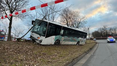 Bild: fphs
Der beschädigte Bus nach dem Unfall in Marktredwitz.