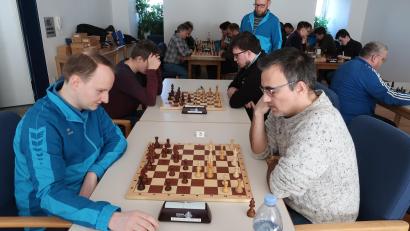 Bild: Bernhard Hoppen/exb
Die zwei Lokalmatadoren Mladen Dvornic (rechts) und Patrick Winter im direkten Duell.