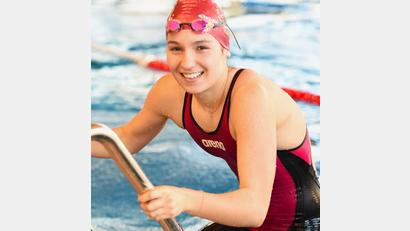 Bild: Büttner
Nadja Valea steigt zufrieden aus dem Wasser. Die Weidener Schwimmerin trug mit fünf Siegen zum starken Gesamtergebnis der SVW-Damen bei.