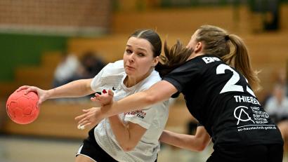 Archivbild: Hubert Ziegler
Die Handballerinnen des HC Sulzbach (im Bild links Anna Last) sind am Samstag beim Bayernliga-Absteiger TSV Winkelhaid gefordert.