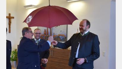 Bild: Marcel Weidner
Landrat Andreas Meier und Bürgermeister Markus Bauriedl (von rechts) übernehmen gerne die Schirmherrschaft. Darüber freut sich unter anderem Vorsitzender Hermann Gilch.