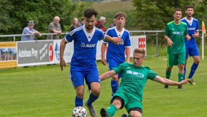 Archivbild: Guenter Uschold
Torjäger Christoph Gietl (links) ist zurück beim SV Schwarzhofen.