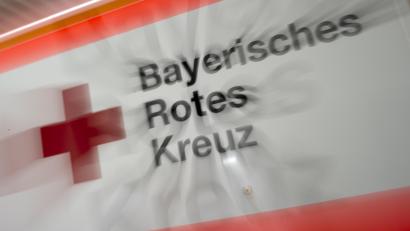 Symbolbild: Peter Kneffel/dpa
Der BRK-Kreisverband Tirschenreuth übt am Samstag, 3. Februar, das Fahren im geschlossenen Verband.