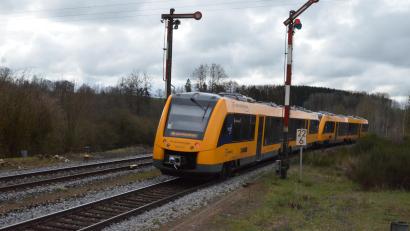 Bild: Benkhardt
Es gibt neue Planungen zu der Elektrifizierung der Bahnstrecke Hof-Regensburg. Bei Krummennaab und Reuth soll ein Teil der Strecke umgebaut und verkürzt werden.