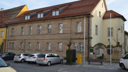 Bild: ak
Manche Behördengänge ins Kemnather Rathaus kann man sich durch die Nutzung des Bürgerserviceportals auf der Homepage der Stadt Kemnath oder der Gemeinde Kastl sparen.