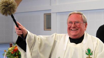 Bild: Archiv Bäumler
Pater Martin Bialas, so wie man ihn in Erinnerung behält: Mit einem Lachen und stets geistlicher Zuwendung.