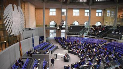 Bild: Ann-Marie Utz/dpa
Es laufen bereits Gespräche für den Etat 2025 - und die dürften ebenfalls nicht einfach werden. Allein im Kernhaushalt klafft erneut eine Lücke im zweistelligen Milliardenbereich.