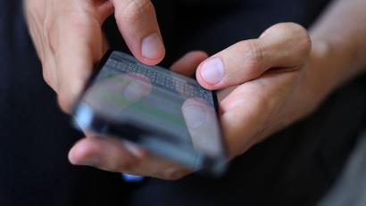 Symbolbild: Karl-Josef Hildenbrand/dpa
Ein Marktredwitzer hat ein Telefonat abgebrochen und so verhindert, dass sein Konto um knapp 4000 Euro erleichtert wurde.