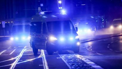 Bild: Jan Woitas/dpa/Symbolbild
Die Polizei sichert einen Einsatzort.