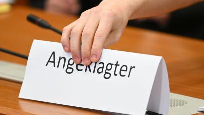 Symbolbild: Arne Dedert/dpa
Knapp die Hälfte der importierten Masken soll nicht den richtigen Qualitätsstandards entsprochen haben,