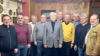 Bild: Sigmund Schütz/exb
Beim Männergesangverein standen Neuwahlen an: (von links) Stadtpfarrer Konrad Amschl, Stefan Werner (Vorsitzender der Sängergruppe Wiesau), Otto Hültner, Helmut Weiß, Steffen Braunert, Herbert Ulrich, Norbert Danhof, Sigmund Schütz, Engelbert Eckert, Kurt Weiß und Bürgermeister Alfred Stier.