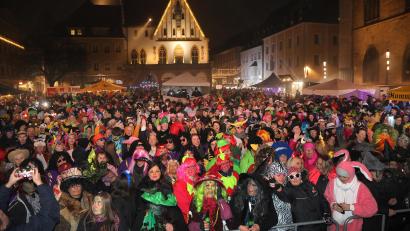 Bild: Wolfgang Steinbacher
So feiert die Oberpfalz Weiberfasching: Die Amberger Hexennacht verwandelte den Marktplatz am Donnerstagabend in einen Hexenkessel.