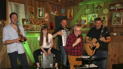 Archivbild: fpoz
Ein volles Haus garantierten die Mukker bei ihren Auftritten im Kramer-Stodl in Poppenreuth.