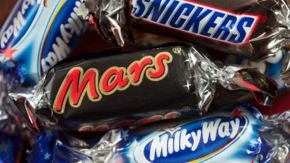 Symbolbild: picture alliance / dpa
Produkte von "Mars" werden bald wieder bei Edeka und Netto zu haben sein.