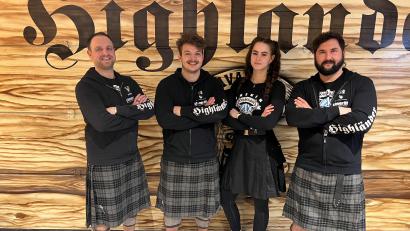 Bild: Svea Engelmann/exb
Florian Fleischmann, Vincent Huber, Svea Engelmann und Christoph Giehrl (von links) gehören dem neuen Vorstand des Vereins "Highländer Bavarian Barbarian" an.