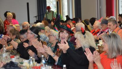Bild: dob
Mit viel Schwung und bester Stimmung feiern die Senioren Fasching.