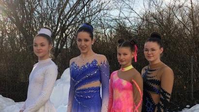 Bild: EV Weiden
Die erfolgreichen Weidener Eiskunstläuferinnen: (von links) Noemi Kuiper, Alina Windhager, Lena Kraus und 
Maylin Kuiper.