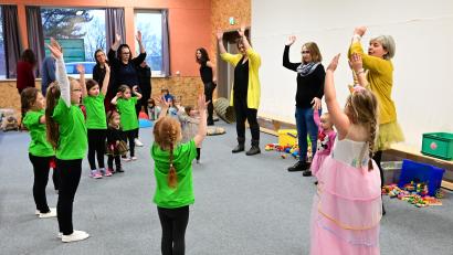 Bild: Michael Welnhofer/exb
Die AWO-Krabbelgruppe feiert einen Kleinkinderfasching in Oberviechtach.