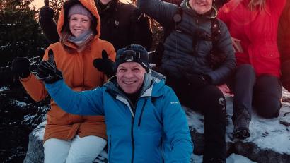 Bild: gis
Ende Januar ging Andreas Munder (vorne), Geschäftsführer der Tourismus & Marketing GmbH Ochsenkopf, in den Ruhestand. Der jüngste Winterwandertag war eine seiner letzten Aktion in der TMO.