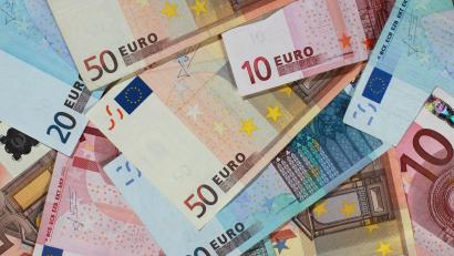 Symbolbild: Jens Wolf/dpa
Die Gemeinde Pullenreuth investiert nach derzeitigem Stand in den kommenden fünf Jahren insgesamt knapp 30 Millionen Euro.