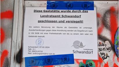 Bild: td
Die Diskothek und die angrenzende Gaststätte in Pfreimd sind geschlossen und amtlich versiegelt.