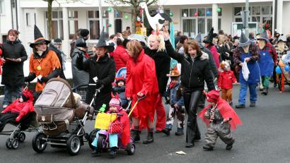 Archivbild: war
Bunt, fröhlich und mit vielen originellen Masken, das ist der Kohlberger Gaudiwurm am Faschingsdienstag.
