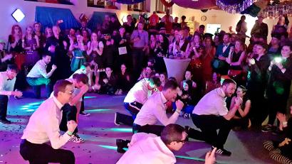 Archivbild: kzr
Der Auftritt des Männerballett Büffelwasser ist alljährlich ein Highlight am Rosenmontagsball. Auch heuer werden die Herren den Ball rocken.