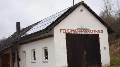 Bild: bö
Die räumliche Enge im Gerätehaus ist ein Problem für die Feuerwehr Adertshausen. Ein Anbau soll Abhilfe schaffen.