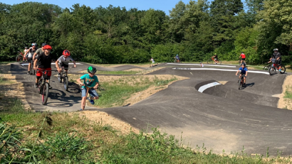 Bild: Schneestern/exb
So könnte der Pumptrack, der unterhalb des Freibads Windischeschenbach entstehen soll, einmal aussehen.