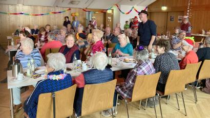 Bild: Wolfgang Dütsch/exb
Lustig geht`s zu beim Seniorennachmittag der Seniorengruppe Sankt Pankratius Parkstein.