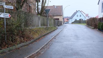 Bild: do
Bei der Sanierung der Oberbibracher Forststraße soll auch die Wasserleitung erneuert werden. Der Wasserzweckverband Vorbacher Gruppe hat den Auftrag an die Firma Scharnagl vergeben.