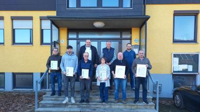 Bild: VfB Thanhausen/exb
Ehrungen gab es beim VfB Thanhausen: (vorne, von links) Willibald Sladky, Benedikt Hecht, Ludwig Meier, Angelika Freundl, Christian Schwamberger und Alois Schuller. Es gratulierten (hinten, von links) Zweiter Bürgermeister Michael Schedl, Vorsitzender Josef Hubmann und Zweiter Vorsitzender Martin Freundl.