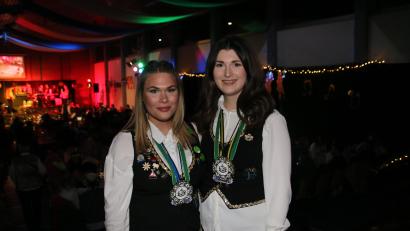 Bild: sne
Stolze Preisträgerinnen: Kathrin Fritsch (links) und Linda Schäffler erhielten den Jahresorden der Föderation Europäischer Narren.