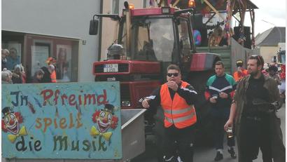 Archivbild: Kristin Winderl
Großes Faschingsfinale: In Pfreimd schlängelt sich am Dienstag, 13. Februar, der Gaudiwurm durch die Straßen.